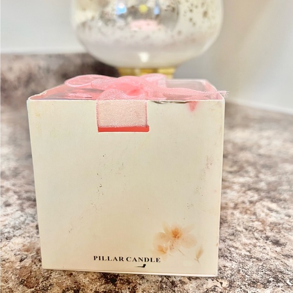 NIB Magnolia Scented Pillar Candle - Picture 6 of 6